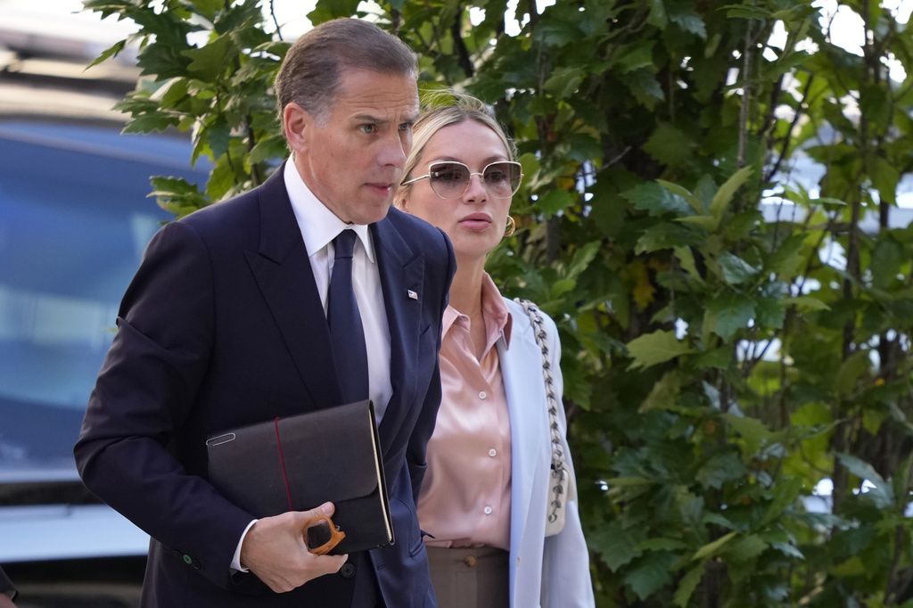 Hunter Biden, left, arrives with his wife, Melissa Cohen Biden at federal court, Tuesday, June 4, 2024, in Wilmington, Del. (AP Photo/Matt Slocum)