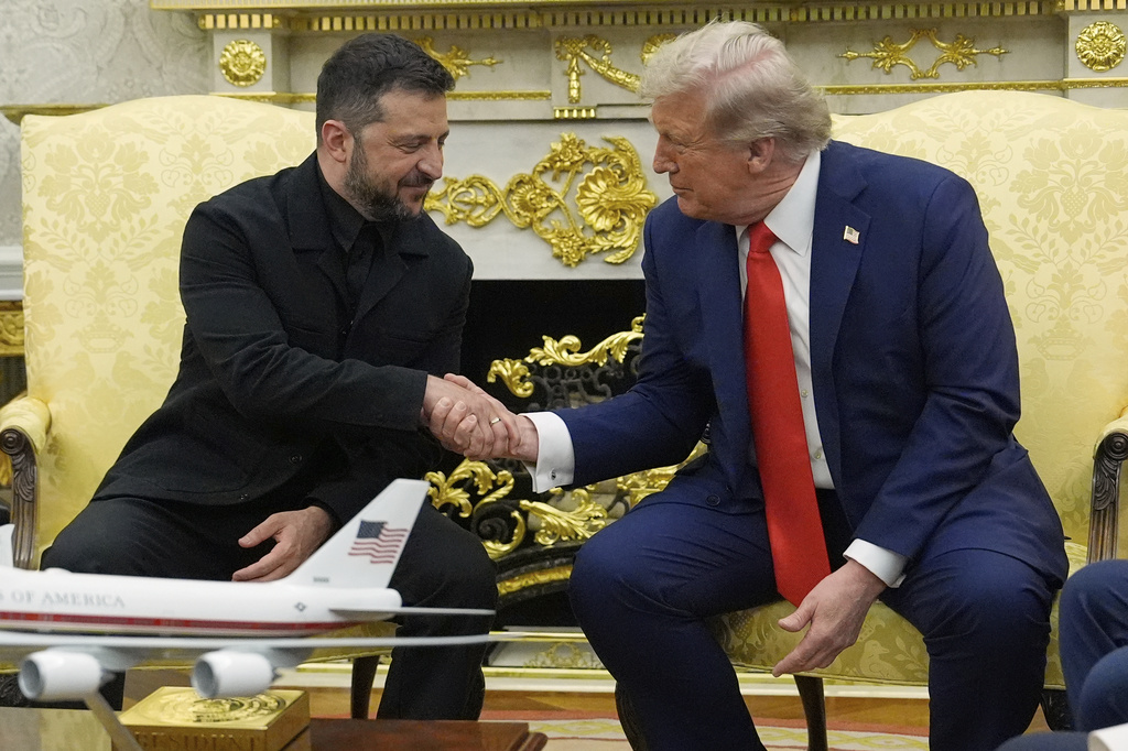 President Donald Trump meets with Ukraine's President Volodymyr Zelensky in the Oval Office at the White House, Monday, Aug. 18, 2025, in Washington. (AP Photo/Julia Demaree Nikhinson)