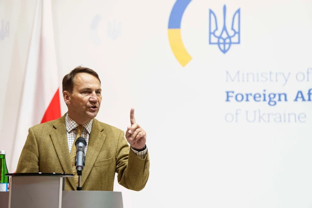 Poland's Foreign Minister Radoslaw Sikorski speaks during a press conference with Ukraine's Foreign Minister Andrii Sybiha in Kyiv, Ukraine, Friday, Sept. 12, 2025. (AP Photo/Evgeniy Maloletka)