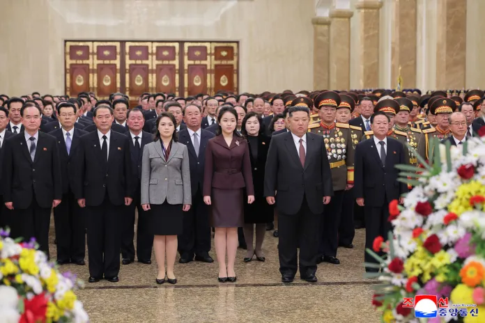 Kim Jong Un stands shoulder to shoulder with his daughter and his wife