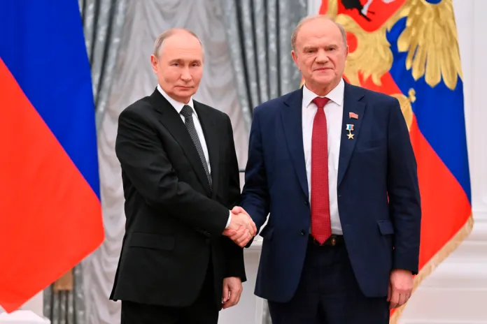 Zyuganov shakes hands with Putin