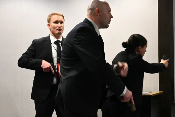 Agents draw their guns after loud bangs were heard during the White House Correspondents' dinner at the Washington Hilton in Washington, DC, on April 25, 2026. Shots were allegedly fired as US President Donald Trump attended a press dinner in Washington on Saturday night, witnesses and AFP reporters said as loud bangs were heard at the hotel venue. (Photo by Mandel NGAN / AFP via Getty Images)