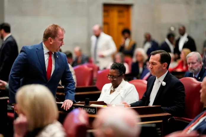 Rep. William Lamberth, R-Portland, left, speaks with Rep. John Ray Clemmons, D-Nashville, right, during a special session of the state legislature to redraw U.S. Congressional voting maps Thursday, May 7, 2026, in Nashville, Tenn.