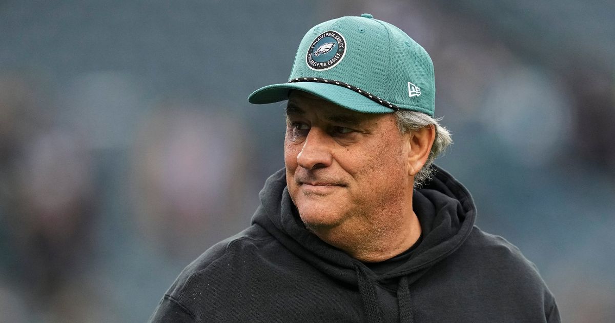 Watch: Eagles Defensive Coordinator Repeatedly Mocks Fauci During News Conference