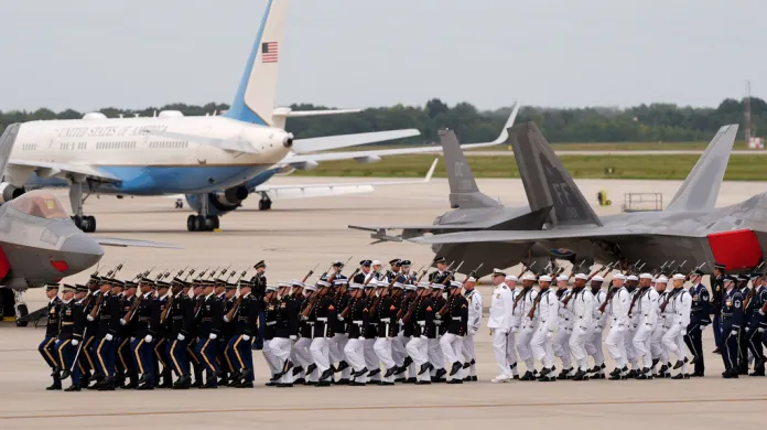 U.S. Military troops march into position before President Donald Trump and first lady Melania Trump greet Chinese President Xi Jinping and his wife Peng Liyuan on their arrive at Joint Base Andrews, Md., Wednesday, Sept. 23, 2026. (AP Photo/Mark Schiefelbein)